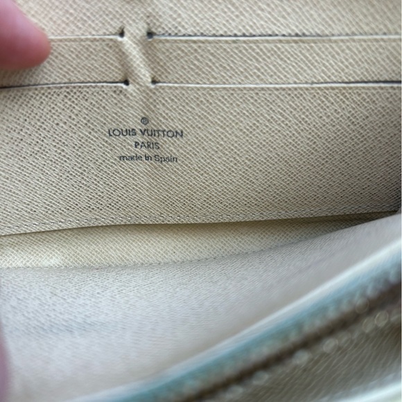 🙌SOLD🙌LV🖤Damier Azur Insolite Wallet - Picture 10 of 13
